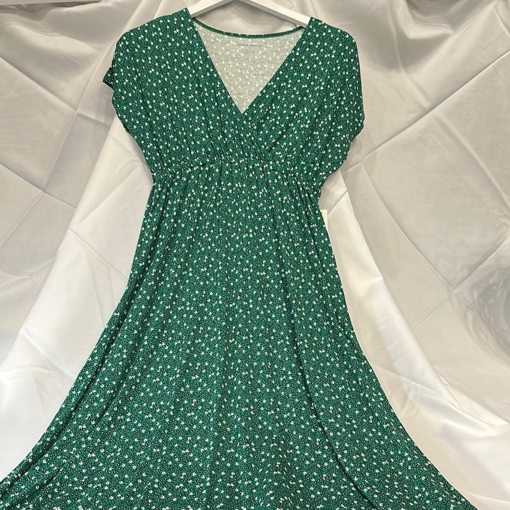 Amazon essentials really soft green floral maxi dress size md.